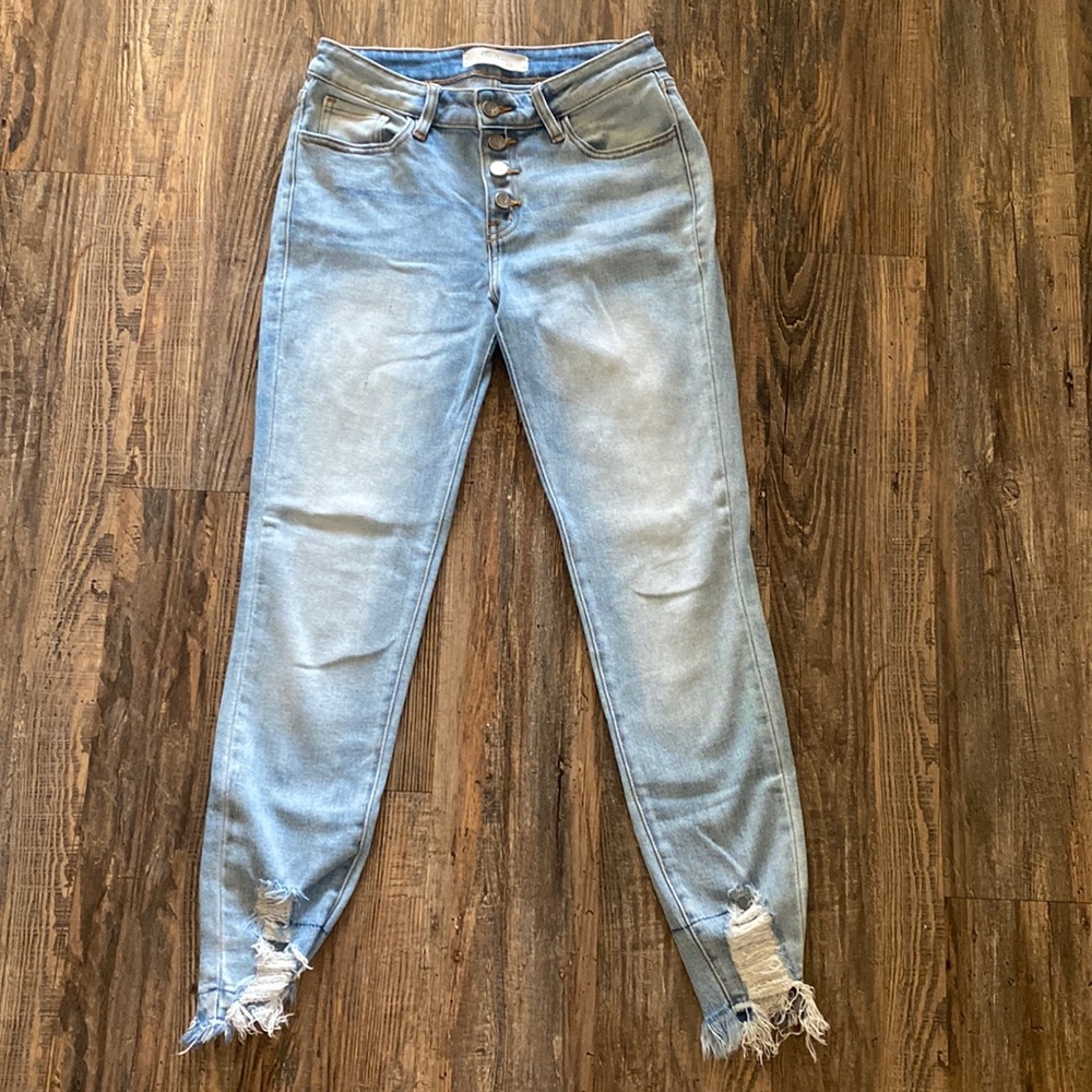 KanCan signature sz 27 distressed skinny jeans